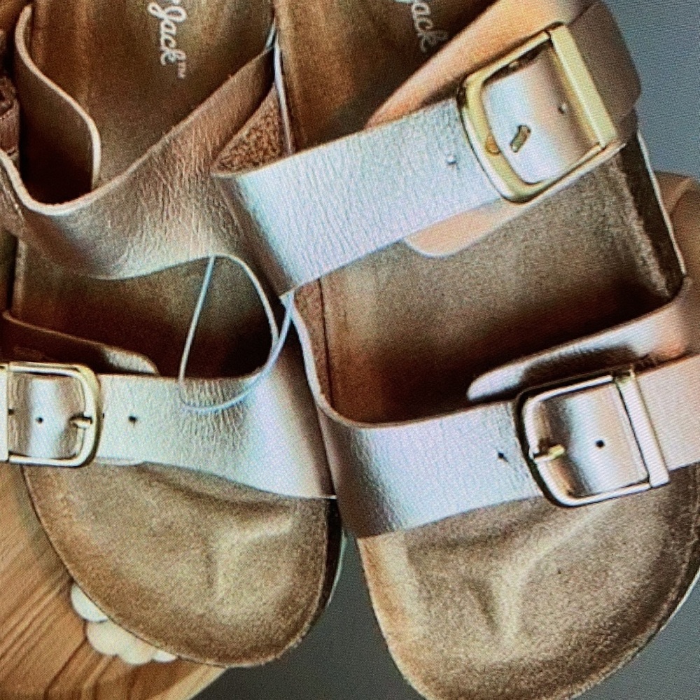 Chic metallic shoes